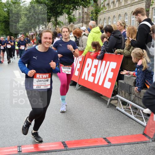 14.06.2026 - REWE Women's Run Strokosch-Dieckow http://msf.ph/oto/9786147 14.06.2026 10:05:43 Ziel 10076, 10348, 10494, 10497, 10669, 10775, 10959, 11305 meine-sportfotos.de