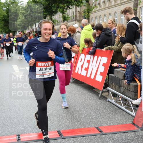 14.06.2026 - REWE Women's Run Strokosch-Dieckow http://msf.ph/oto/9786149 14.06.2026 10:05:43 Ziel 10076, 10348, 10494, 10497, 10669, 10775, 10959, 11305 meine-sportfotos.de