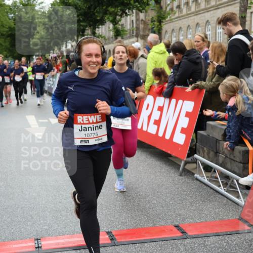 14.06.2026 - REWE Women's Run Strokosch-Dieckow http://msf.ph/oto/9786150 14.06.2026 10:05:43 Ziel 10076, 10348, 10494, 10497, 10669, 10775, 10959, 11305 meine-sportfotos.de