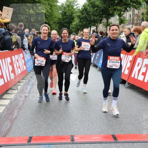 14.06.2026 - REWE Women's Run Strokosch-Dieckow http://msf.ph/oto/9786152 14.06.2026 10:05:47 Ziel 10057, 10059, 10076, 10271, 10309, 10348, 10493, 10494, 10669, 10761, 10775, 10959, 10980, 11357 meine-sportfotos.de
