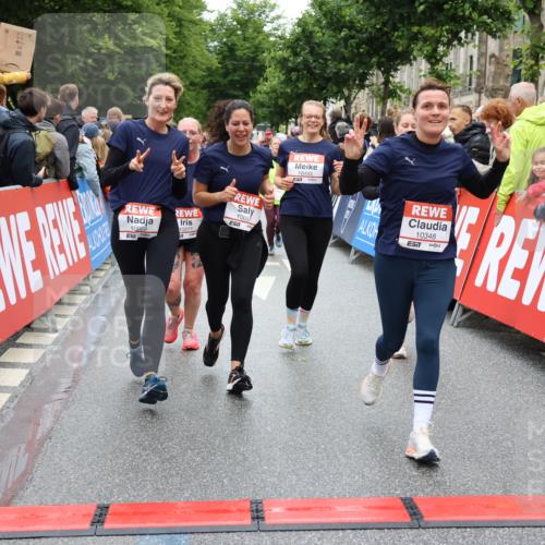 14.06.2026 - REWE Women's Run Strokosch-Dieckow http://msf.ph/oto/9786154 14.06.2026 10:05:47 Ziel 10057, 10059, 10076, 10271, 10309, 10348, 10493, 10494, 10669, 10761, 10775, 10959, 10980, 11357 meine-sportfotos.de