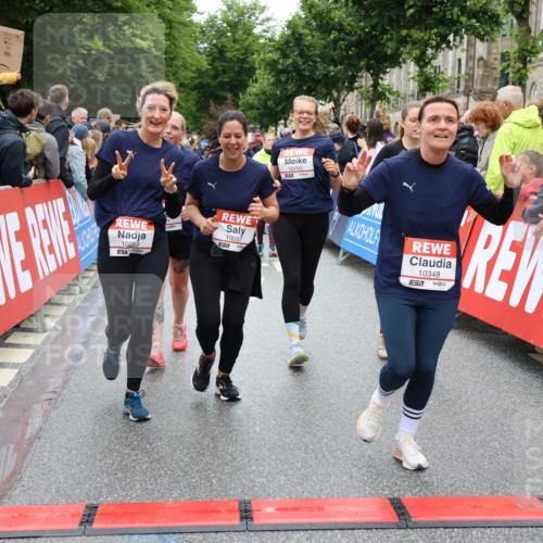 14.06.2026 - REWE Women's Run Strokosch-Dieckow http://msf.ph/oto/9786156 14.06.2026 10:05:47 Ziel 10057, 10059, 10076, 10271, 10309, 10348, 10493, 10494, 10669, 10761, 10775, 10959, 10980, 11357 meine-sportfotos.de
