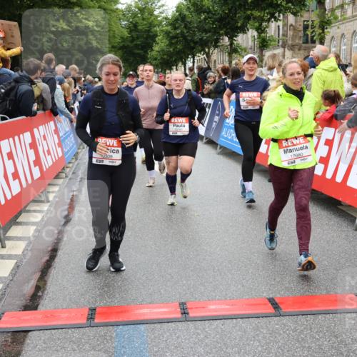 14.06.2026 - REWE Women's Run Strokosch-Dieckow http://msf.ph/oto/9786166 14.06.2026 10:05:51 Ziel 10057, 10059, 10076, 10087, 10271, 10309, 10332, 10348, 10493, 10579, 10694, 10726, 10761, 10799, 10980, 11357, 11363, 11532 meine-sportfotos.de