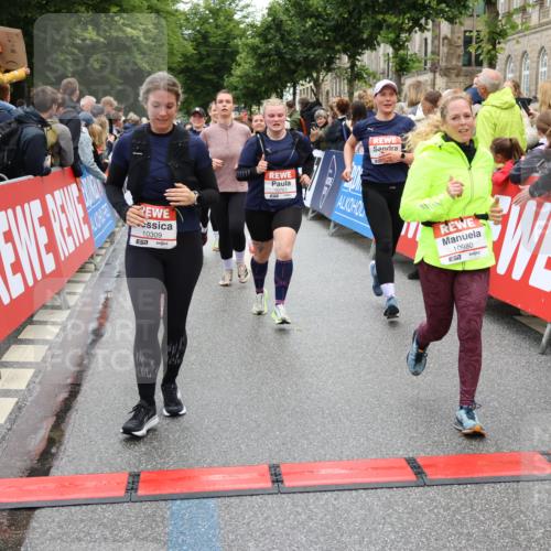 14.06.2026 - REWE Women's Run Strokosch-Dieckow http://msf.ph/oto/9786167 14.06.2026 10:05:51 Ziel 10057, 10059, 10076, 10087, 10271, 10309, 10332, 10348, 10493, 10579, 10694, 10726, 10761, 10799, 10980, 11357, 11363, 11532 meine-sportfotos.de