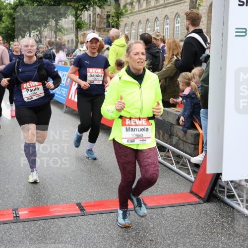 14.06.2026 - REWE Women's Run Strokosch-Dieckow http://msf.ph/oto/9786169 14.06.2026 10:05:51 Ziel 10057, 10059, 10076, 10087, 10271, 10309, 10332, 10348, 10493, 10579, 10694, 10726, 10761, 10799, 10980, 11357, 11363, 11532 meine-sportfotos.de