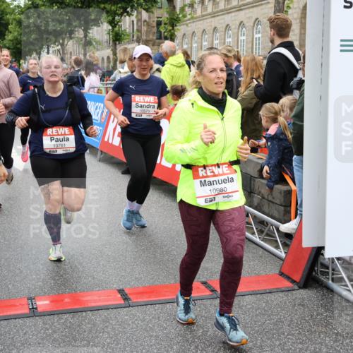14.06.2026 - REWE Women's Run Strokosch-Dieckow http://msf.ph/oto/9786170 14.06.2026 10:05:51 Ziel 10057, 10059, 10076, 10087, 10271, 10309, 10332, 10348, 10493, 10579, 10694, 10726, 10761, 10799, 10980, 11357, 11363, 11532 meine-sportfotos.de