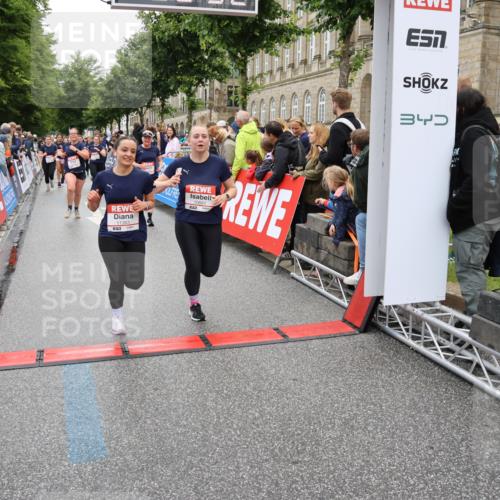 14.06.2026 - REWE Women's Run Strokosch-Dieckow http://msf.ph/oto/9786171 14.06.2026 10:05:55 Ziel 10057, 10059, 10087, 10199, 10271, 10309, 10332, 10348, 10493, 10579, 10694, 10705, 10726, 10761, 10799, 10910, 10980, 11034, 11036, 11316, 11356, 11357, 11363, 11532 meine-sportfotos.de