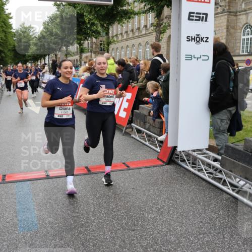 14.06.2026 - REWE Women's Run Strokosch-Dieckow http://msf.ph/oto/9786175 14.06.2026 10:05:55 Ziel 10057, 10059, 10087, 10199, 10271, 10309, 10332, 10348, 10493, 10579, 10694, 10705, 10726, 10761, 10799, 10910, 10980, 11034, 11036, 11316, 11356, 11357, 11363, 11532 meine-sportfotos.de
