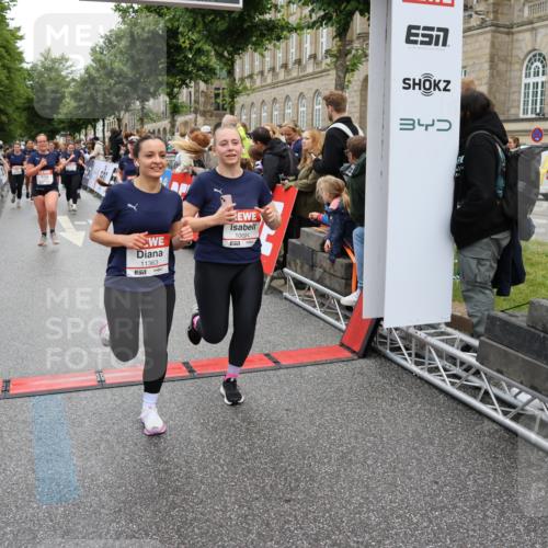 14.06.2026 - REWE Women's Run Strokosch-Dieckow http://msf.ph/oto/9786176 14.06.2026 10:05:55 Ziel 10057, 10059, 10087, 10199, 10271, 10309, 10332, 10348, 10493, 10579, 10694, 10705, 10726, 10761, 10799, 10910, 10980, 11034, 11036, 11316, 11356, 11357, 11363, 11532 meine-sportfotos.de