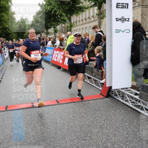 14.06.2026 - REWE Women's Run Strokosch-Dieckow http://msf.ph/oto/9786177 14.06.2026 10:05:57 Ziel 10048, 10049, 10050, 10087, 10199, 10309, 10332, 10477, 10579, 10624, 10694, 10705, 10726, 10761, 10799, 10910, 10980, 11010, 11034, 11036, 11316, 11356, 11363, 11532 meine-sportfotos.de