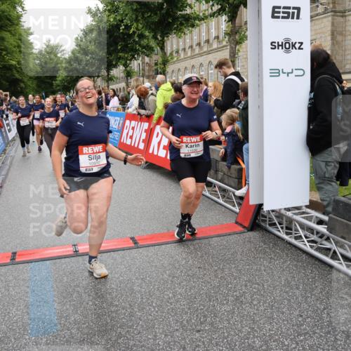 14.06.2026 - REWE Women's Run Strokosch-Dieckow http://msf.ph/oto/9786179 14.06.2026 10:05:57 Ziel 10048, 10049, 10050, 10087, 10199, 10309, 10332, 10477, 10579, 10624, 10694, 10705, 10726, 10761, 10799, 10910, 10980, 11010, 11034, 11036, 11316, 11356, 11363, 11532 meine-sportfotos.de