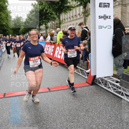 14.06.2026 - REWE Women's Run Strokosch-Dieckow http://msf.ph/oto/9786180 14.06.2026 10:05:57 Ziel 10048, 10049, 10050, 10087, 10199, 10309, 10332, 10477, 10579, 10624, 10694, 10705, 10726, 10761, 10799, 10910, 10980, 11010, 11034, 11036, 11316, 11356, 11363, 11532 meine-sportfotos.de