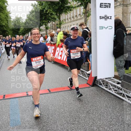 14.06.2026 - REWE Women's Run Strokosch-Dieckow http://msf.ph/oto/9786181 14.06.2026 10:05:57 Ziel 10048, 10049, 10050, 10087, 10199, 10309, 10332, 10477, 10579, 10624, 10694, 10705, 10726, 10761, 10799, 10910, 10980, 11010, 11034, 11036, 11316, 11356, 11363, 11532 meine-sportfotos.de