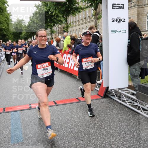 14.06.2026 - REWE Women's Run Strokosch-Dieckow http://msf.ph/oto/9786182 14.06.2026 10:05:57 Ziel 10048, 10049, 10050, 10087, 10199, 10309, 10332, 10477, 10579, 10624, 10694, 10705, 10726, 10761, 10799, 10910, 10980, 11010, 11034, 11036, 11316, 11356, 11363, 11532 meine-sportfotos.de