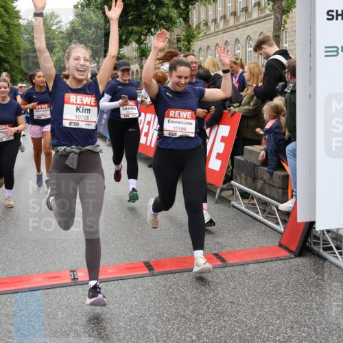 14.06.2026 - REWE Women's Run Strokosch-Dieckow http://msf.ph/oto/9786184 14.06.2026 10:05:59 Ziel 10048, 10049, 10050, 10087, 10199, 10309, 10332, 10477, 10538, 10579, 10624, 10654, 10694, 10705, 10726, 10761, 10799, 10910, 10980, 11010, 11034, 11036, 11181, 11316, 11356, 11363, 11532 meine-sportfotos.de