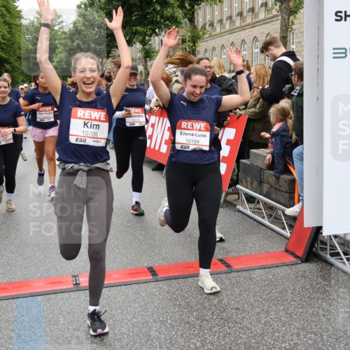 14.06.2026 - REWE Women's Run Strokosch-Dieckow http://msf.ph/oto/9786185 14.06.2026 10:05:59 Ziel 10048, 10049, 10050, 10087, 10199, 10309, 10332, 10477, 10538, 10579, 10624, 10654, 10694, 10705, 10726, 10761, 10799, 10910, 10980, 11010, 11034, 11036, 11181, 11316, 11356, 11363, 11532 meine-sportfotos.de