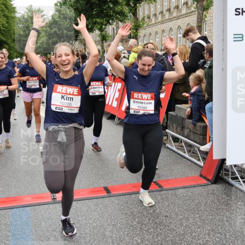 14.06.2026 - REWE Women's Run Strokosch-Dieckow http://msf.ph/oto/9786186 14.06.2026 10:05:59 Ziel 10048, 10049, 10050, 10087, 10199, 10309, 10332, 10477, 10538, 10579, 10624, 10654, 10694, 10705, 10726, 10761, 10799, 10910, 10980, 11010, 11034, 11036, 11181, 11316, 11356, 11363, 11532 meine-sportfotos.de