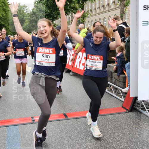 14.06.2026 - REWE Women's Run Strokosch-Dieckow http://msf.ph/oto/9786188 14.06.2026 10:05:59 Ziel 10048, 10049, 10050, 10087, 10199, 10309, 10332, 10477, 10538, 10579, 10624, 10654, 10694, 10705, 10726, 10761, 10799, 10910, 10980, 11010, 11034, 11036, 11181, 11316, 11356, 11363, 11532 meine-sportfotos.de