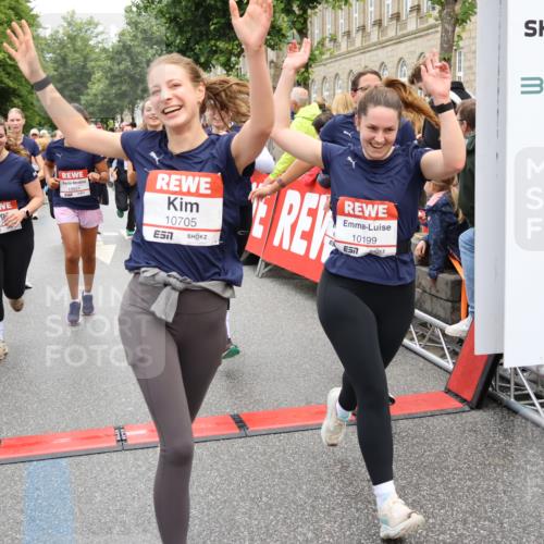 14.06.2026 - REWE Women's Run Strokosch-Dieckow http://msf.ph/oto/9786189 14.06.2026 10:05:59 Ziel 10048, 10049, 10050, 10087, 10199, 10309, 10332, 10477, 10538, 10579, 10624, 10654, 10694, 10705, 10726, 10761, 10799, 10910, 10980, 11010, 11034, 11036, 11181, 11316, 11356, 11363, 11532 meine-sportfotos.de
