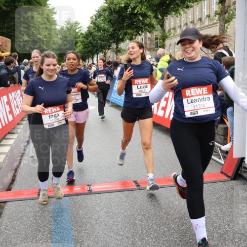 14.06.2026 - REWE Women's Run Strokosch-Dieckow http://msf.ph/oto/9786191 14.06.2026 10:06:00 Ziel 10048, 10049, 10050, 10087, 10123, 10199, 10332, 10477, 10538, 10579, 10624, 10654, 10694, 10705, 10726, 10799, 10910, 11010, 11034, 11036, 11181, 11316, 11356, 11363, 11532 meine-sportfotos.de