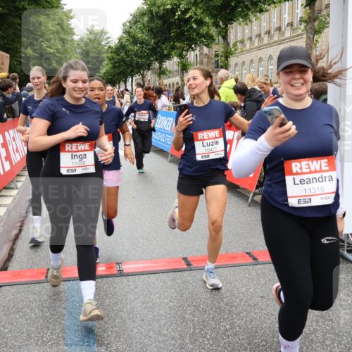 14.06.2026 - REWE Women's Run Strokosch-Dieckow http://msf.ph/oto/9786193 14.06.2026 10:06:00 Ziel 10048, 10049, 10050, 10087, 10123, 10199, 10332, 10477, 10538, 10579, 10624, 10654, 10694, 10705, 10726, 10799, 10910, 11010, 11034, 11036, 11181, 11316, 11356, 11363, 11532 meine-sportfotos.de