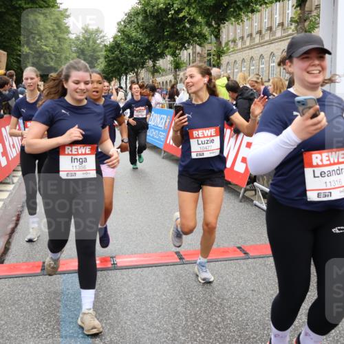 14.06.2026 - REWE Women's Run Strokosch-Dieckow http://msf.ph/oto/9786194 14.06.2026 10:06:00 Ziel 10048, 10049, 10050, 10087, 10123, 10199, 10332, 10477, 10538, 10579, 10624, 10654, 10694, 10705, 10726, 10799, 10910, 11010, 11034, 11036, 11181, 11316, 11356, 11363, 11532 meine-sportfotos.de