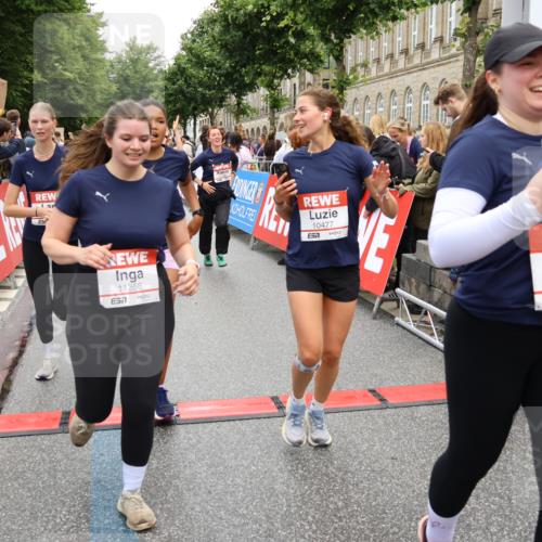 14.06.2026 - REWE Women's Run Strokosch-Dieckow http://msf.ph/oto/9786195 14.06.2026 10:06:00 Ziel 10048, 10049, 10050, 10087, 10123, 10199, 10332, 10477, 10538, 10579, 10624, 10654, 10694, 10705, 10726, 10799, 10910, 11010, 11034, 11036, 11181, 11316, 11356, 11363, 11532 meine-sportfotos.de