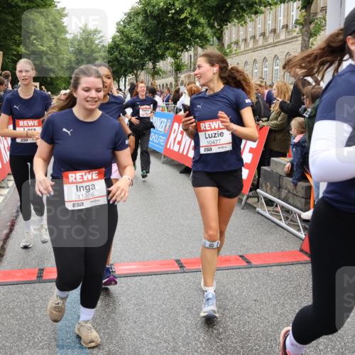 14.06.2026 - REWE Women's Run Strokosch-Dieckow http://msf.ph/oto/9786196 14.06.2026 10:06:00 Ziel 10048, 10049, 10050, 10087, 10123, 10199, 10332, 10477, 10538, 10579, 10624, 10654, 10694, 10705, 10726, 10799, 10910, 11010, 11034, 11036, 11181, 11316, 11356, 11363, 11532 meine-sportfotos.de