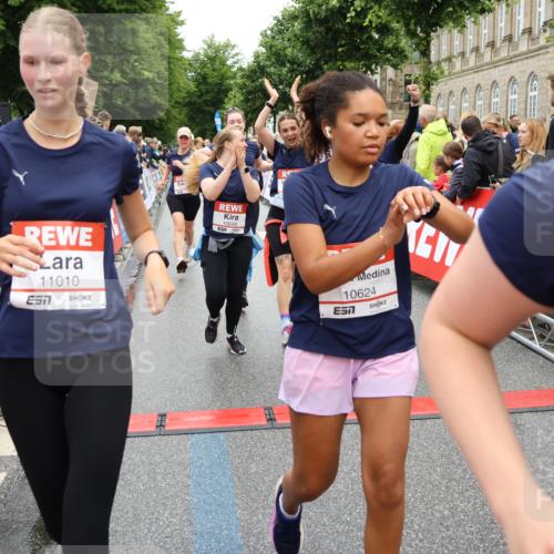 14.06.2026 - REWE Women's Run Strokosch-Dieckow http://msf.ph/oto/9786203 14.06.2026 10:06:01 Ziel 10048, 10049, 10050, 10123, 10199, 10477, 10538, 10624, 10654, 10694, 10705, 10726, 10799, 10910, 11010, 11034, 11036, 11181, 11316, 11356, 11363, 11532 meine-sportfotos.de