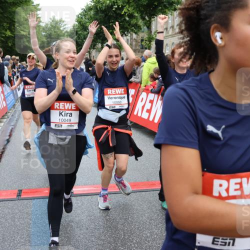 14.06.2026 - REWE Women's Run Strokosch-Dieckow http://msf.ph/oto/9786205 14.06.2026 10:06:02 Ziel 10019, 10048, 10049, 10050, 10123, 10199, 10477, 10538, 10581, 10624, 10654, 10694, 10705, 10910, 11010, 11034, 11036, 11114, 11121, 11181, 11316, 11356, 11363 meine-sportfotos.de