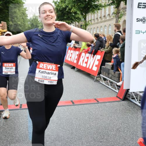 14.06.2026 - REWE Women's Run Strokosch-Dieckow http://msf.ph/oto/9786210 14.06.2026 10:06:03 Ziel 10019, 10048, 10049, 10050, 10123, 10199, 10477, 10538, 10581, 10624, 10654, 10694, 10705, 10910, 11010, 11034, 11036, 11114, 11121, 11181, 11316, 11356, 11363 meine-sportfotos.de