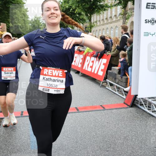 14.06.2026 - REWE Women's Run Strokosch-Dieckow http://msf.ph/oto/9786211 14.06.2026 10:06:03 Ziel 10019, 10048, 10049, 10050, 10123, 10199, 10477, 10538, 10581, 10624, 10654, 10694, 10705, 10910, 11010, 11034, 11036, 11114, 11121, 11181, 11316, 11356, 11363 meine-sportfotos.de