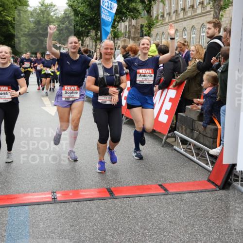 14.06.2026 - REWE Women's Run Strokosch-Dieckow http://msf.ph/oto/9786219 14.06.2026 10:06:06 Ziel 10019, 10048, 10049, 10050, 10123, 10199, 10462, 10477, 10538, 10581, 10624, 10654, 10705, 10880, 11010, 11034, 11114, 11121, 11181, 11316, 11356 meine-sportfotos.de