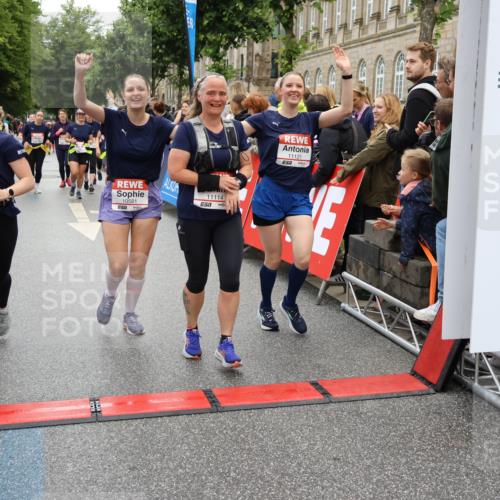 14.06.2026 - REWE Women's Run Strokosch-Dieckow http://msf.ph/oto/9786220 14.06.2026 10:06:06 Ziel 10019, 10048, 10049, 10050, 10123, 10199, 10462, 10477, 10538, 10581, 10624, 10654, 10705, 10880, 11010, 11034, 11114, 11121, 11181, 11316, 11356 meine-sportfotos.de