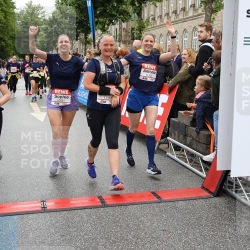 14.06.2026 - REWE Women's Run Strokosch-Dieckow http://msf.ph/oto/9786221 14.06.2026 10:06:06 Ziel 10019, 10048, 10049, 10050, 10123, 10199, 10462, 10477, 10538, 10581, 10624, 10654, 10705, 10880, 11010, 11034, 11114, 11121, 11181, 11316, 11356 meine-sportfotos.de