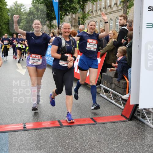 14.06.2026 - REWE Women's Run Strokosch-Dieckow http://msf.ph/oto/9786222 14.06.2026 10:06:07 Ziel 10019, 10048, 10049, 10050, 10123, 10195, 10462, 10477, 10538, 10581, 10624, 10654, 10671, 10823, 10880, 11010, 11034, 11114, 11121, 11181, 11188, 11316, 11356 meine-sportfotos.de