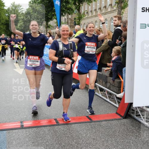 14.06.2026 - REWE Women's Run Strokosch-Dieckow http://msf.ph/oto/9786223 14.06.2026 10:06:07 Ziel 10019, 10048, 10049, 10050, 10123, 10195, 10462, 10477, 10538, 10581, 10624, 10654, 10671, 10823, 10880, 11010, 11034, 11114, 11121, 11181, 11188, 11316, 11356 meine-sportfotos.de