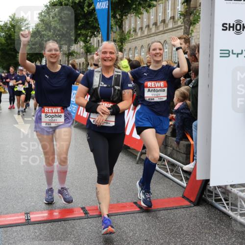 14.06.2026 - REWE Women's Run Strokosch-Dieckow http://msf.ph/oto/9786226 14.06.2026 10:06:07 Ziel 10019, 10048, 10049, 10050, 10123, 10195, 10462, 10477, 10538, 10581, 10624, 10654, 10671, 10823, 10880, 11010, 11034, 11114, 11121, 11181, 11188, 11316, 11356 meine-sportfotos.de