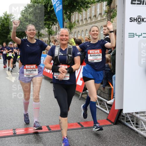 14.06.2026 - REWE Women's Run Strokosch-Dieckow http://msf.ph/oto/9786227 14.06.2026 10:06:07 Ziel 10019, 10048, 10049, 10050, 10123, 10195, 10462, 10477, 10538, 10581, 10624, 10654, 10671, 10823, 10880, 11010, 11034, 11114, 11121, 11181, 11188, 11316, 11356 meine-sportfotos.de
