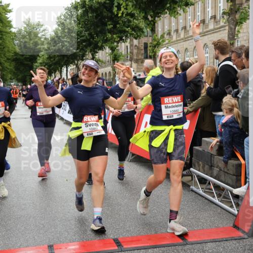 14.06.2026 - REWE Women's Run Strokosch-Dieckow http://msf.ph/oto/9786234 14.06.2026 10:06:10 Ziel 10019, 10123, 10195, 10462, 10538, 10581, 10654, 10671, 10823, 10880, 11112, 11114, 11121, 11181, 11188 meine-sportfotos.de