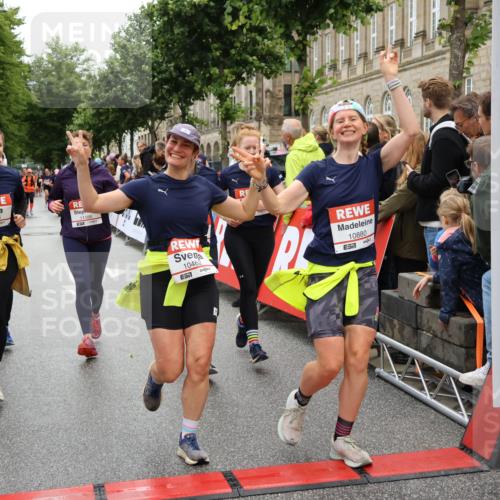 14.06.2026 - REWE Women's Run Strokosch-Dieckow http://msf.ph/oto/9786235 14.06.2026 10:06:10 Ziel 10019, 10123, 10195, 10462, 10538, 10581, 10654, 10671, 10823, 10880, 11112, 11114, 11121, 11181, 11188 meine-sportfotos.de