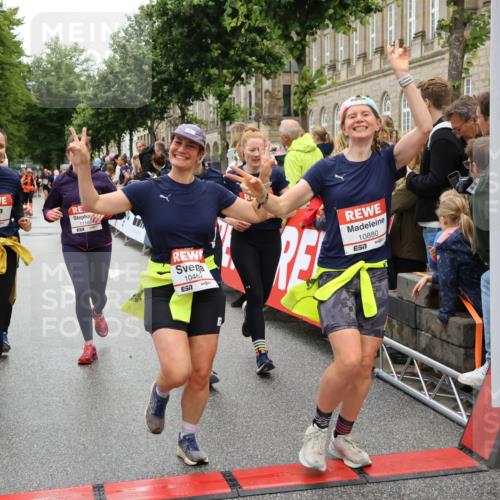 14.06.2026 - REWE Women's Run Strokosch-Dieckow http://msf.ph/oto/9786236 14.06.2026 10:06:10 Ziel 10019, 10123, 10195, 10462, 10538, 10581, 10654, 10671, 10823, 10880, 11112, 11114, 11121, 11181, 11188 meine-sportfotos.de