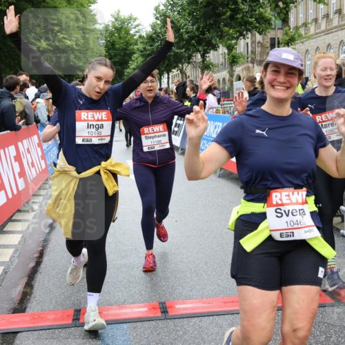 14.06.2026 - REWE Women's Run Strokosch-Dieckow http://msf.ph/oto/9786239 14.06.2026 10:06:11 Ziel 10019, 10123, 10195, 10462, 10581, 10654, 10671, 10823, 10880, 11112, 11114, 11121, 11188 meine-sportfotos.de