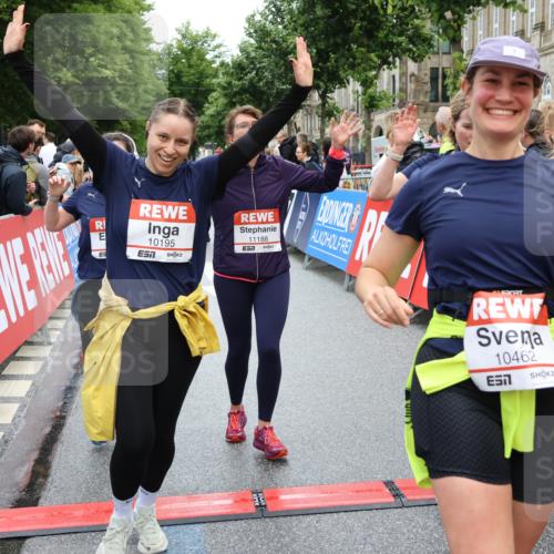 14.06.2026 - REWE Women's Run Strokosch-Dieckow http://msf.ph/oto/9786242 14.06.2026 10:06:11 Ziel 10019, 10123, 10195, 10462, 10581, 10654, 10671, 10823, 10880, 11112, 11114, 11121, 11188 meine-sportfotos.de