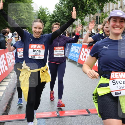 14.06.2026 - REWE Women's Run Strokosch-Dieckow http://msf.ph/oto/9786243 14.06.2026 10:06:11 Ziel 10019, 10123, 10195, 10462, 10581, 10654, 10671, 10823, 10880, 11112, 11114, 11121, 11188 meine-sportfotos.de