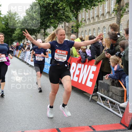 14.06.2026 - REWE Women's Run Strokosch-Dieckow http://msf.ph/oto/9786271 14.06.2026 10:06:20 Ziel 10284, 10701, 10988, 11112, 11134, 11211, 11503 meine-sportfotos.de