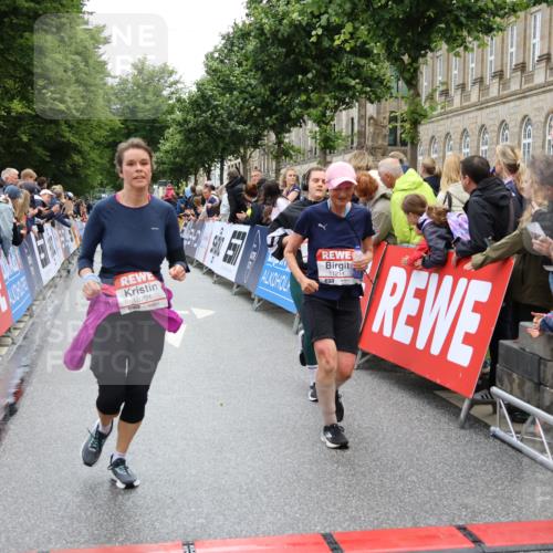 14.06.2026 - REWE Women's Run Strokosch-Dieckow http://msf.ph/oto/9786273 14.06.2026 10:06:21 Ziel 10284, 10701, 10988, 11134, 11211, 11503 meine-sportfotos.de
