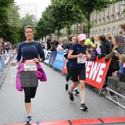 14.06.2026 - REWE Women's Run Strokosch-Dieckow http://msf.ph/oto/9786277 14.06.2026 10:06:21 Ziel 10284, 10701, 10988, 11134, 11211, 11503 meine-sportfotos.de