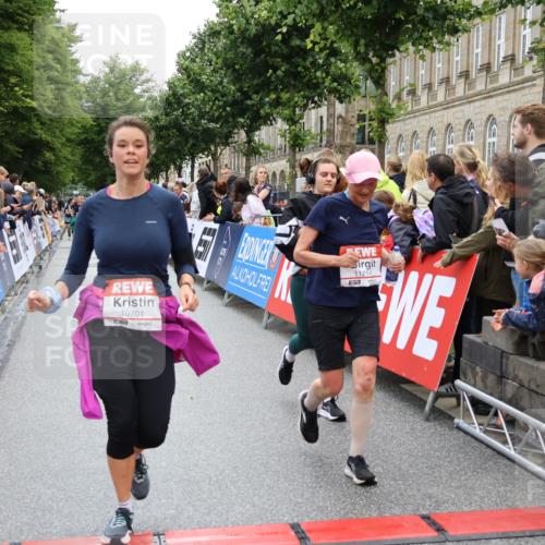 14.06.2026 - REWE Women's Run Strokosch-Dieckow http://msf.ph/oto/9786278 14.06.2026 10:06:21 Ziel 10284, 10701, 10988, 11134, 11211, 11503 meine-sportfotos.de