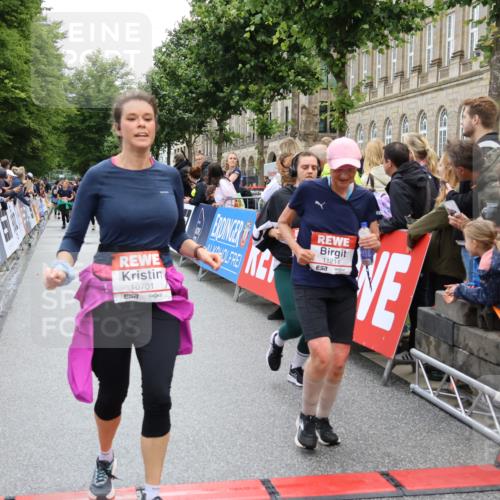 14.06.2026 - REWE Women's Run Strokosch-Dieckow http://msf.ph/oto/9786280 14.06.2026 10:06:21 Ziel 10284, 10701, 10988, 11134, 11211, 11503 meine-sportfotos.de